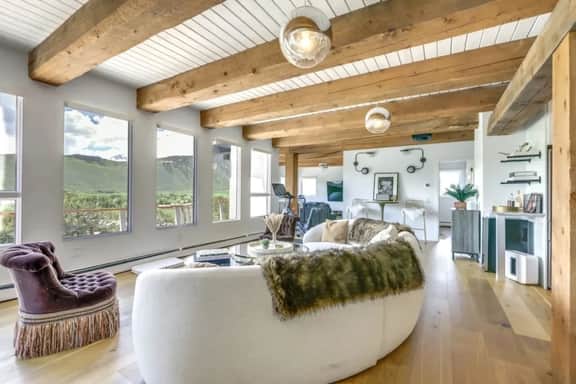 Aspen Chalet, Hot Tub, 7 Acres, Mountain Views - Image 4