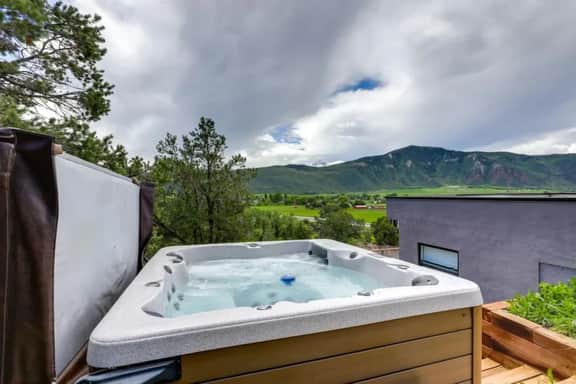 Aspen Chalet, Hot Tub, 7 Acres, Mountain Views - Image 3